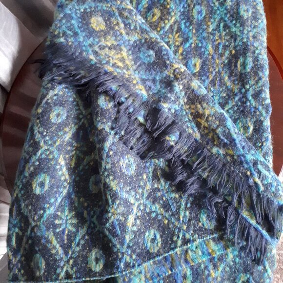 Beautiful Shawl by Etereo - Vivid colors of turquoise and green - Picture 6 of 8